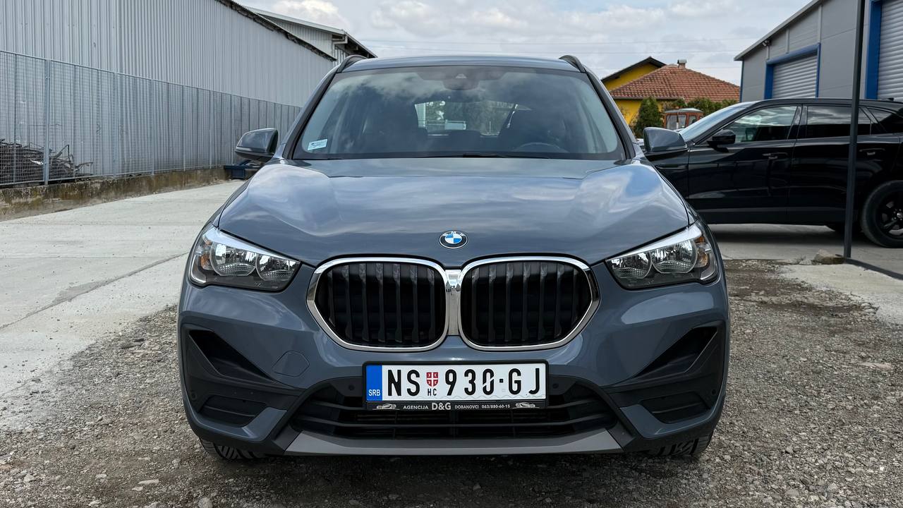 BMW X1 16d 2022 года, вид спереди