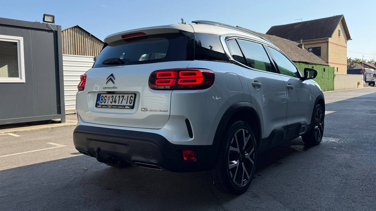 Citroën C5 Aircross, вид сзади