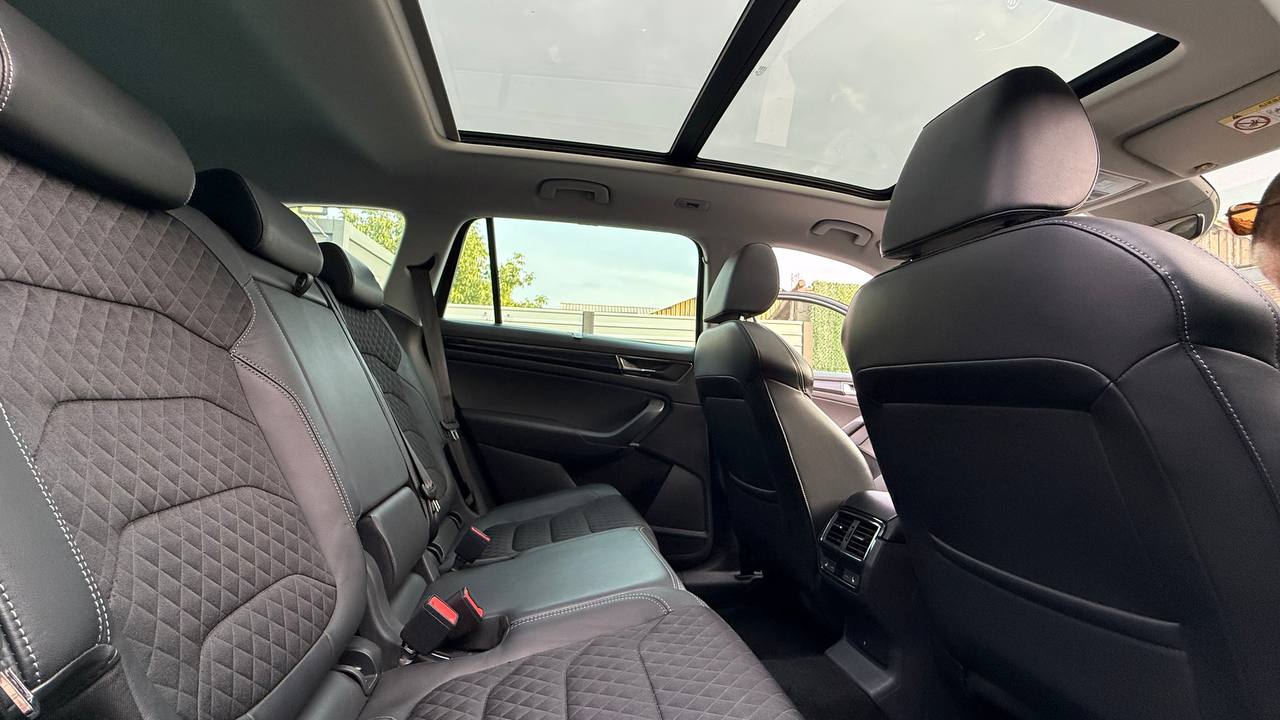 Панорамная крыша и салон Škoda Kodiaq